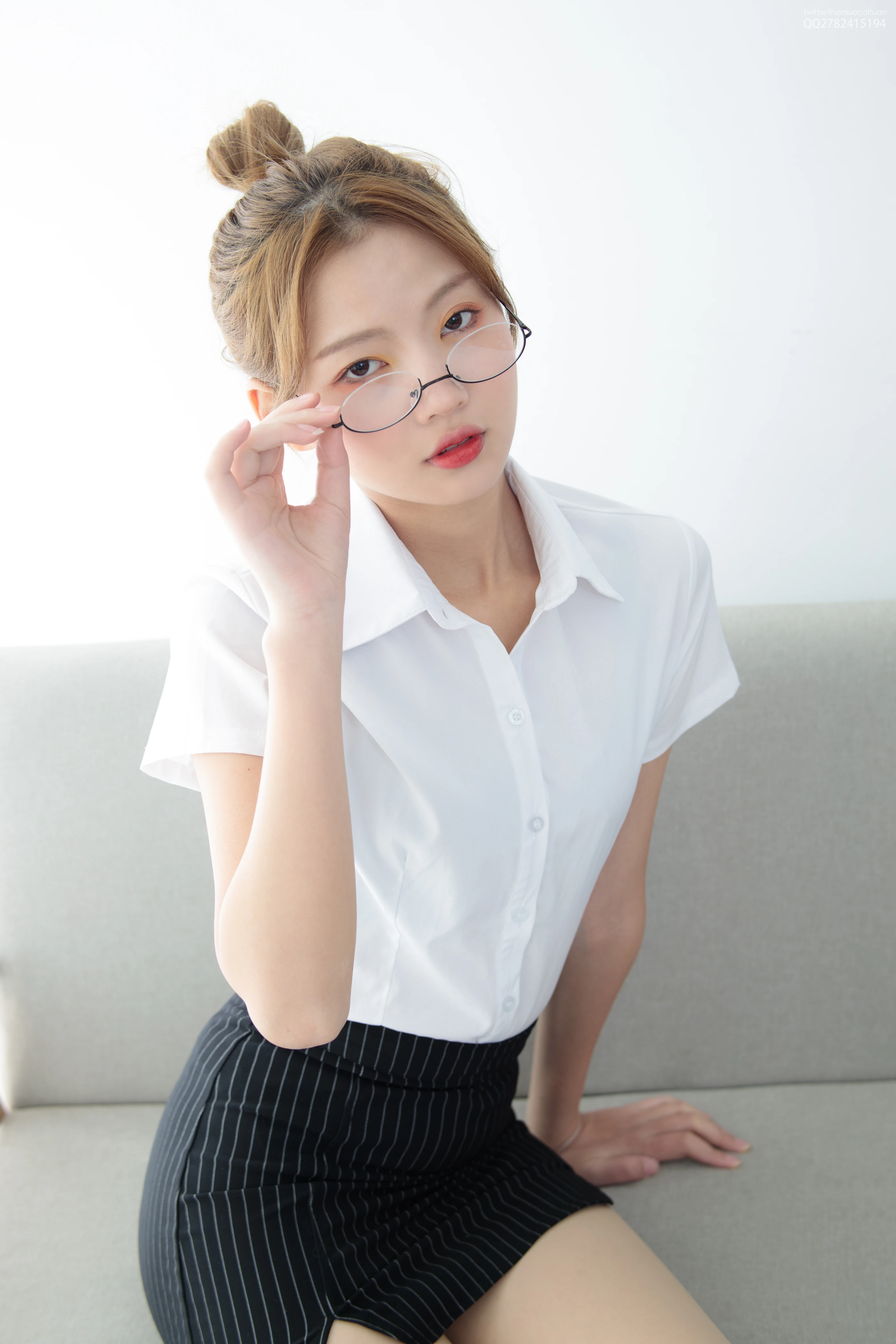 森萝财团 JKFUN-037《OL一定要搭配眼镜》50D肉丝 [63P 1V]插图9